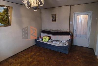 Apartament cu 3 camere decomandat, mobilat în Micro 3 - 4