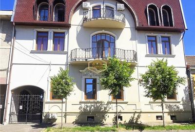 Apartament cu 3 camere, mobilat în Central - 1