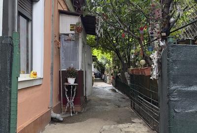 Casă individuală cu 4 camere cu Canalizare în Eroii Revoluției - 1