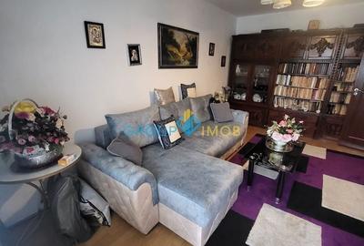 Apartament cu 3 camere decomandat în Narcisa