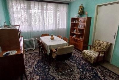 Apartament cu 3 camere semidecomandat în Mazepa 1