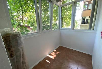 Apartament cu 2 camere decomandat în Podul de Fier