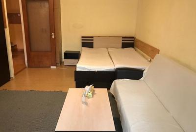 Garsonieră decomandată, mobilată în Vitan
