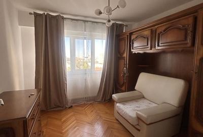 Apartament cu 3 camere decomandat în Dacia