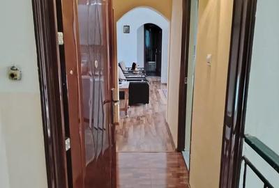 Apartament cu 2 camere semidecomandat în Piața