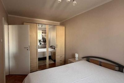 Apartament cu 3 camere semidecomandat în Central - 1