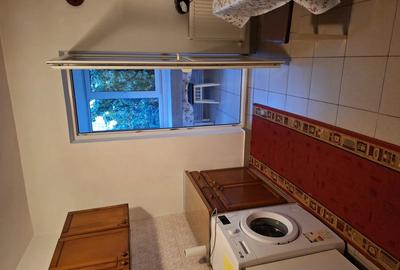 Apartament cu 2 camere decomandat în Trocadero