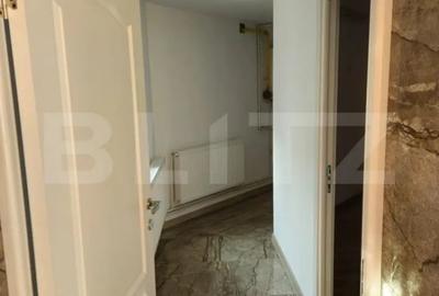 Casă cu 7 camere cu Teren 250 Mp în Central - 4
