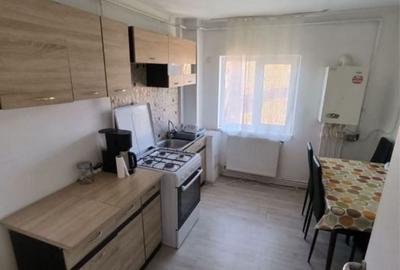 Apartament cu 2 camere decomandat în Petros