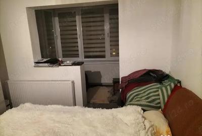 Apartament cu 3 camere decomandat în Griviței