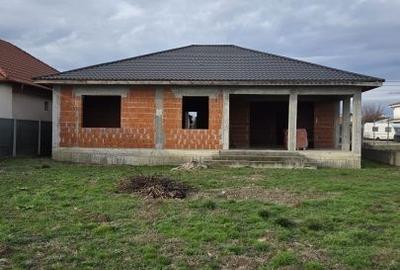 Casă cu 4 camere cu Teren 400 Mp în Central