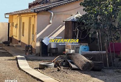 Casă cu 4 camere cu Teren 1313 Mp în Central - 1