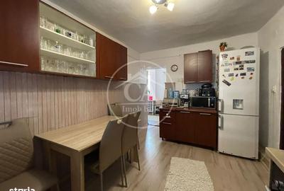 Casă cu 3 camere decomandat în Iosia