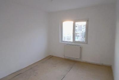 Apartament cu 4 camere decomandat în Central - 1