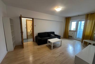 Apartament cu 3 camere semidecomandat, mobilat în 13 Septembrie