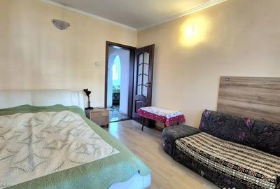 Apartament cu 3 camere semidecomandat în 1 Decembrie 1918