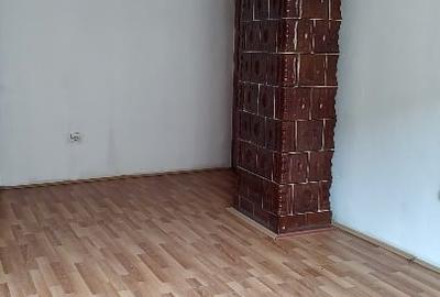 Apartament cu 3 camere decomandat în Berzasca - 2
