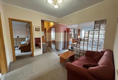 Apartament cu 3 camere decomandat în Central