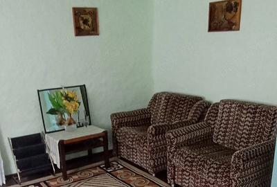 Casă cu 7 camere cu Teren 864 Mp în Central