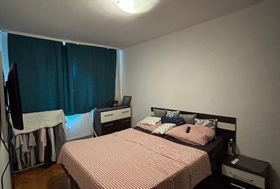 Apartament cu 3 camere semidecomandat, mobilat în Lipovei