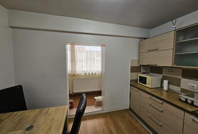 Apartament cu 3 camere decomandat în Soarelui - 9