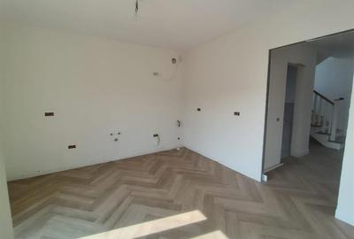 Casă individuală cu 4 camere cu Canalizare în Ipotești - 2