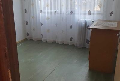 Apartament cu 3 camere semidecomandat în Republicii