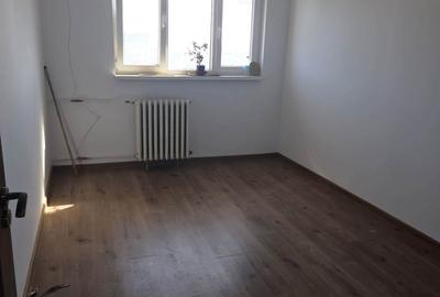 Apartament cu 3 camere decomandat în Apărătorii Patriei - 2