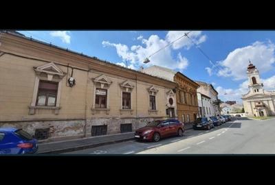 Casă cu 4 camere în Central - 1