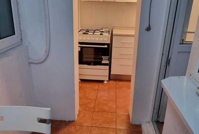 Garsonieră decomandată în Titan - 2