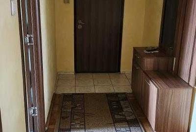 Apartament cu 3 camere decomandat în Republicii