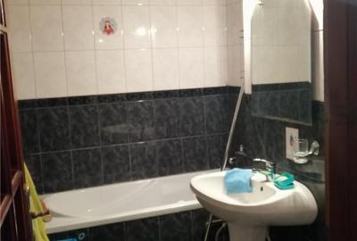 Apartament cu 2 camere decomandat în Parcul Carol