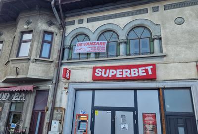 Casă cu 4 camere cu Canalizare în Central - 1