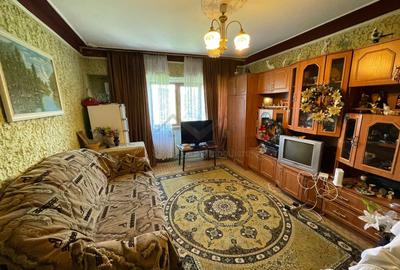 Apartament cu 3 camere decomandat în Baza 3