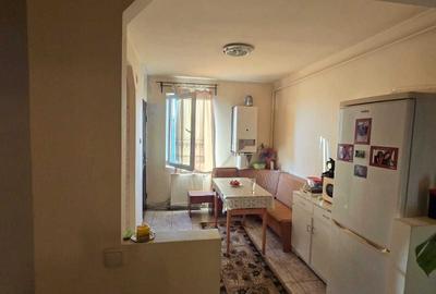 Apartament cu 3 camere decomandat în Luduș