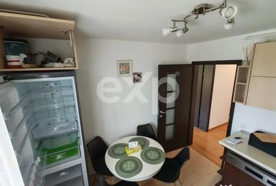 Apartament cu 3 camere decomandat în Tractorul - 11