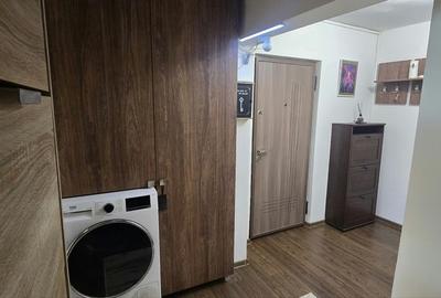 Apartament cu 3 camere, mobilat în Central
