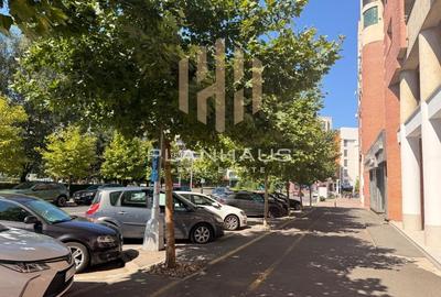 Apartament cu 3 camere semidecomandat, mobilat în Progresul