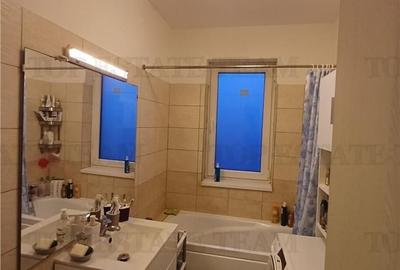 Apartament cu 3 camere semidecomandat în Roșu