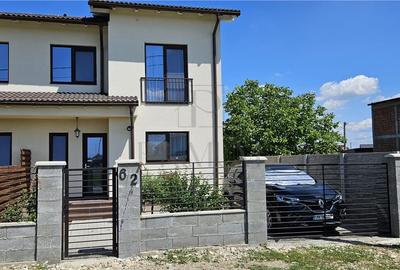 Duplex cu 4 camere cu Canalizare în Moșnița Nouă - 1