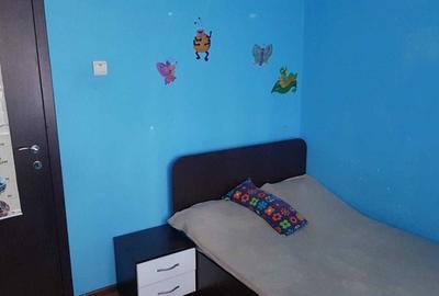 Apartament cu 3 camere semidecomandat în Micro 3