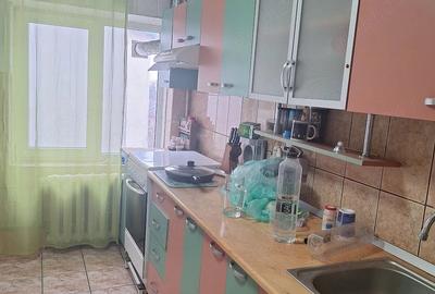 Apartament cu 4 camere decomandat, mobilat în Exterior Vest