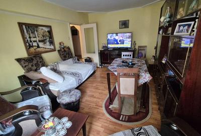 Apartament cu 4 camere decomandat în 1 Mai - 1
