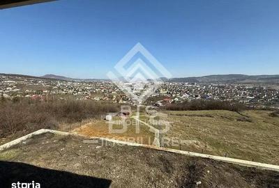 Casă cu 5 camere cu Teren 1080 Mp în Central
