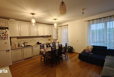 Apartament cu 3 camere semidecomandat în Florești