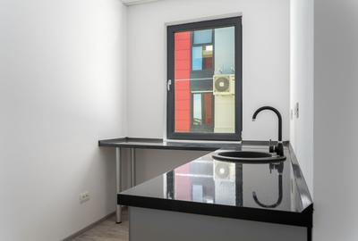 Spațiu industrial, de 585 mp, în Est - 14