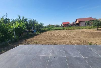 Casă cu Teren 270000 Mp în Central