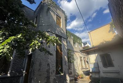 Apartament cu 3 camere nedecomandat în Vitan