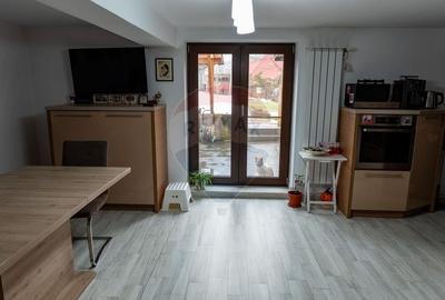 Casă cu 5 camere cu Teren 496 Mp în Periferie - 14