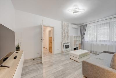 Apartament cu 3 camere semidecomandat, mobilat în Timpuri Noi